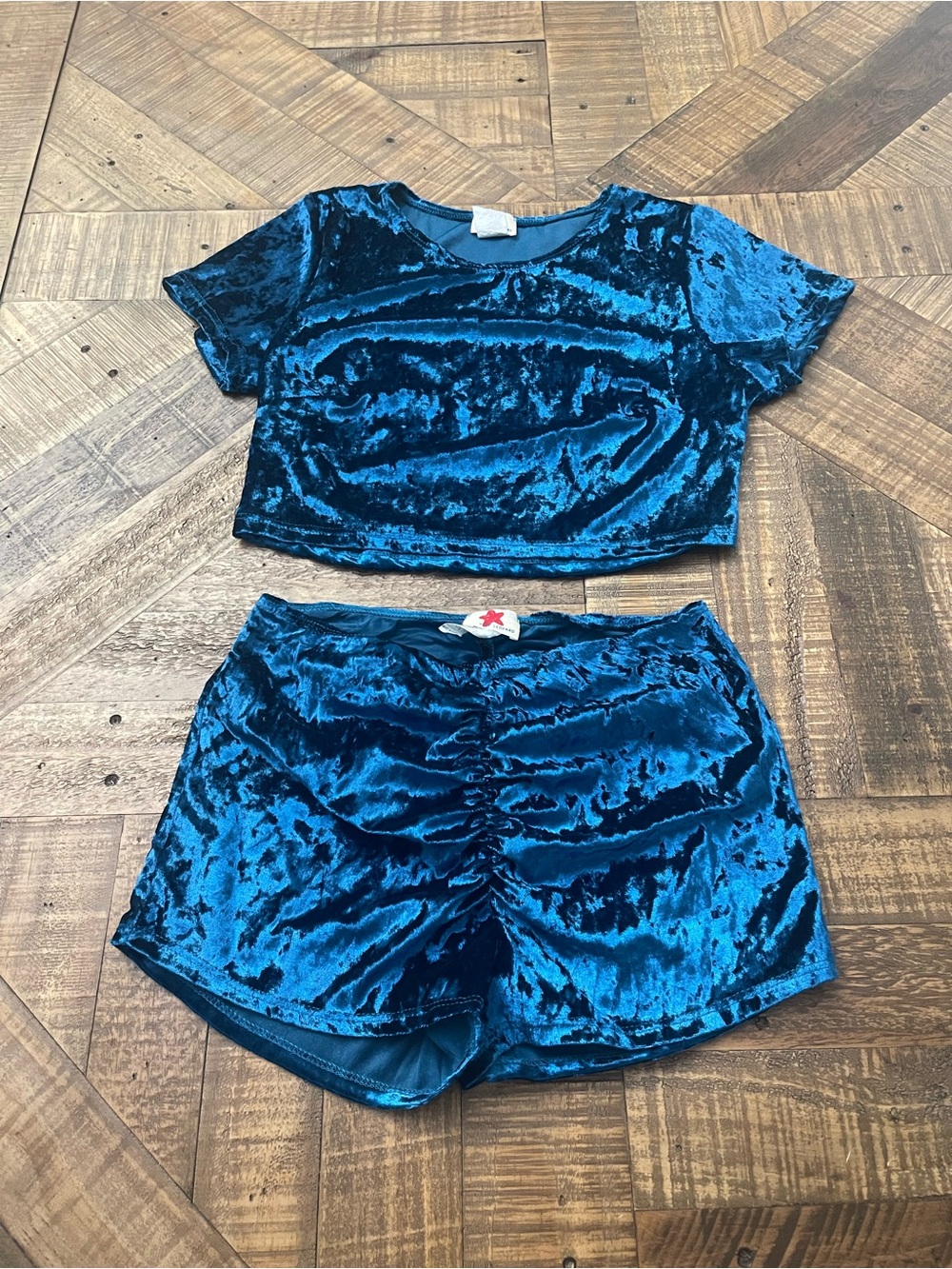 VTG Blue Leopard Crushed Velvet 2-Piece Set - Crop Top & Ruched Shorts